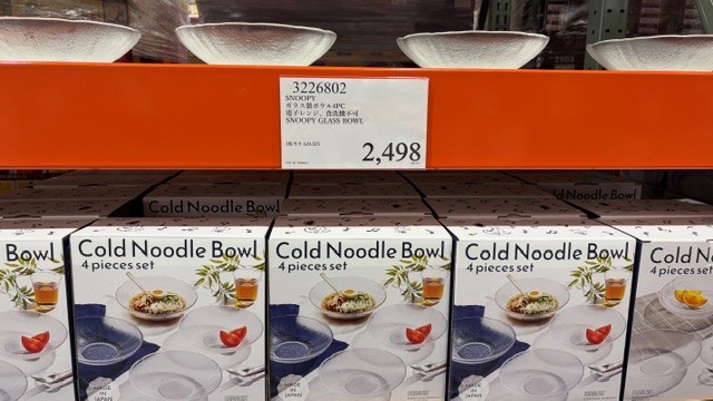 コストコ新商品のスヌーピーガラス製ボウル4個セットと店頭価格の値札